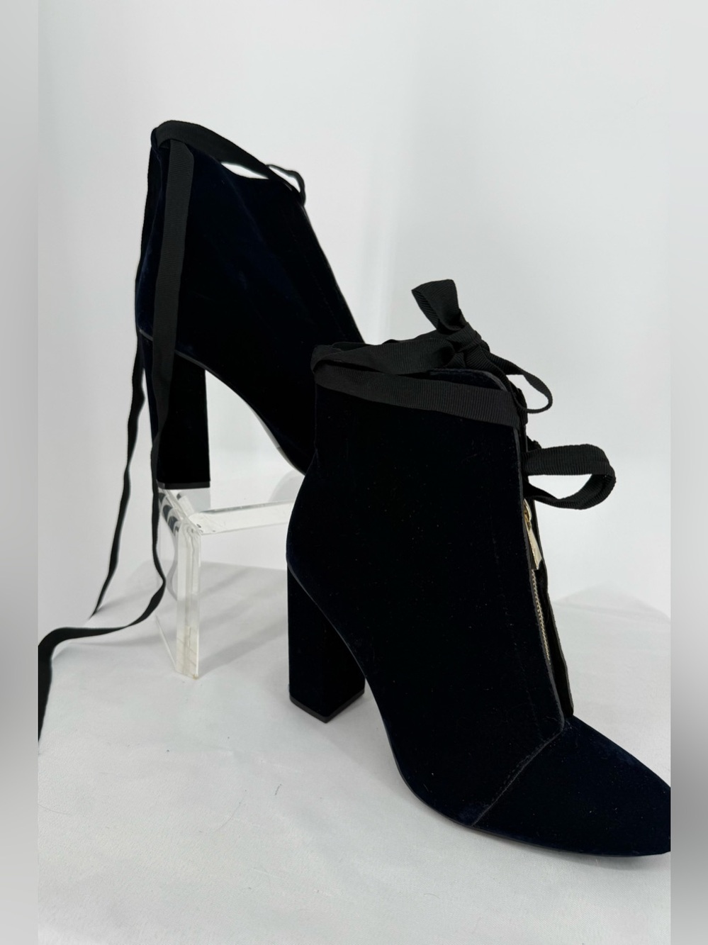 Zara Navy Velvet Zippered Ribbon Tie Block Heel Ankle Boots Size 10/10.5
EU 41